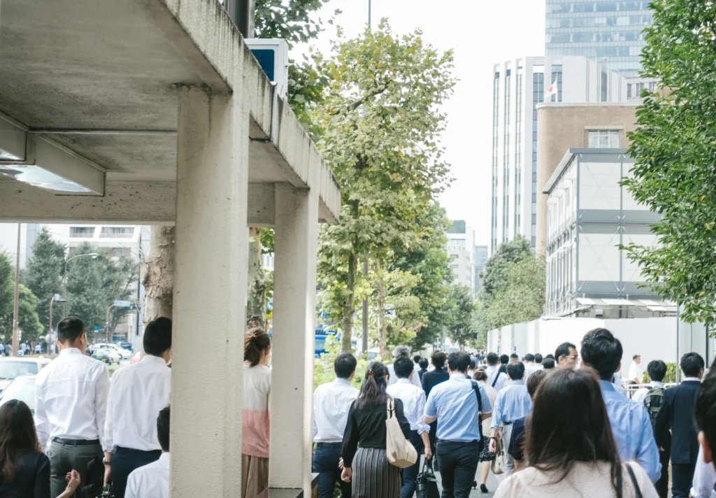 出勤する会社員